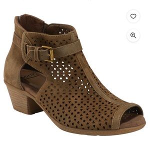 NEW Earth Suede Peeptoe Booties NWOT